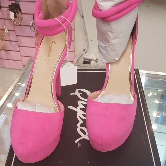 Pink stilettos - Picture 4 of 4